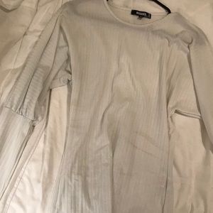White ribbed top with statement sleeve.